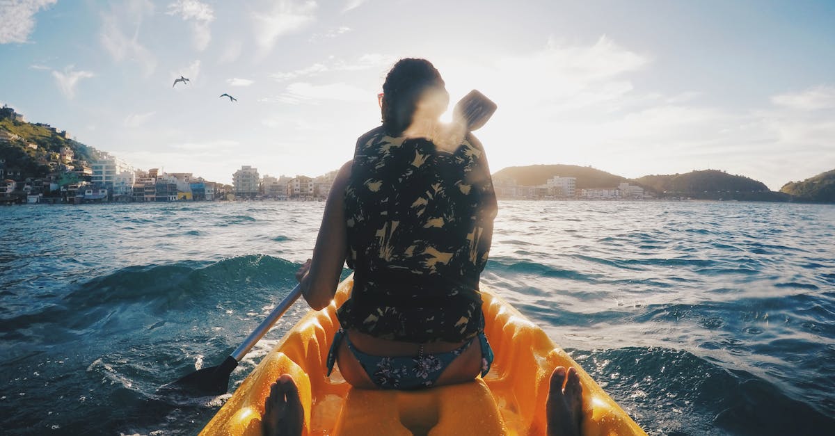 découvrez le paddle, un sport nautique alliant aventure et détente. parfait pour explorer les lacs et rivières tout en renforçant votre corps et votre esprit. rejoignez la tendance et partez à l'aventure sur l'eau !