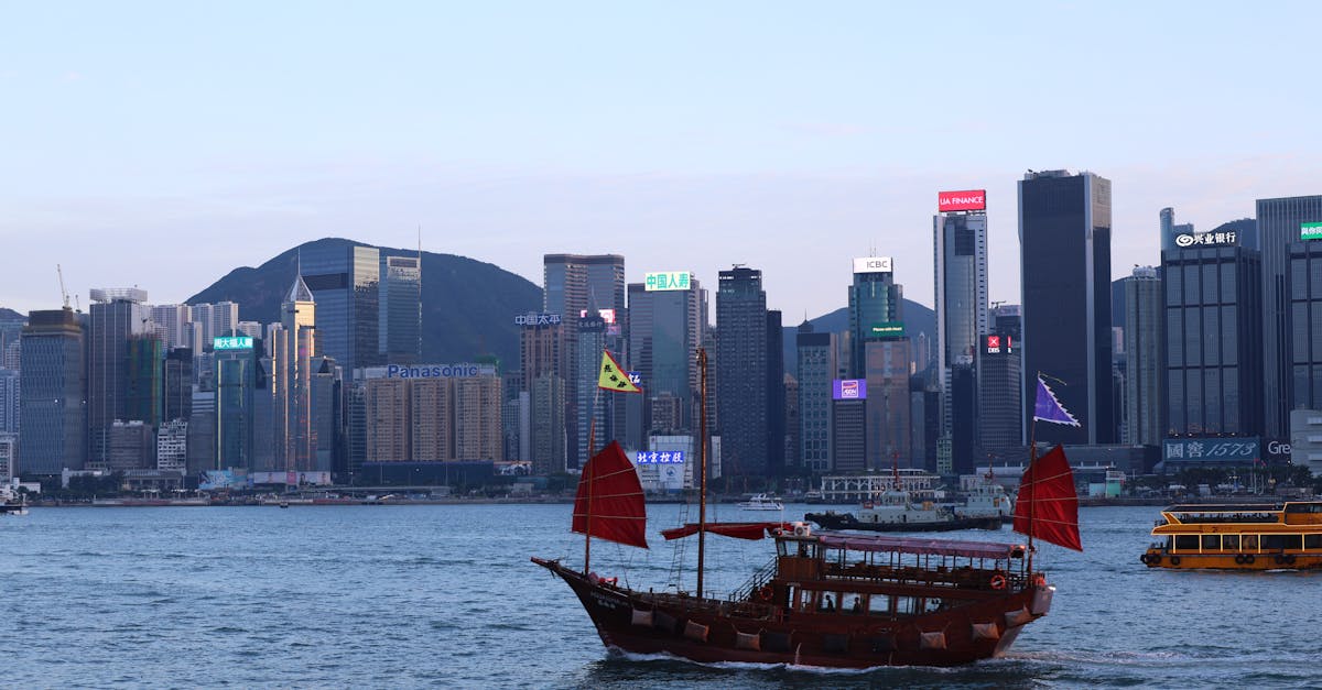 découvrez notre assurance voyage complète qui vous protège pendant vos aventures à l'étranger. profitez de votre voyage en toute sérénité avec une couverture sur mesure pour les imprévus, les annulations et les urgences médicales.