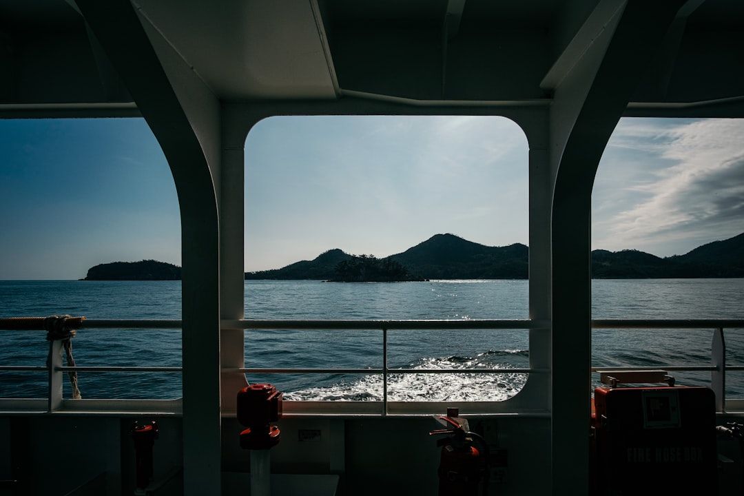 découvrez les ferries : horaires, destinations et services à bord. comparez les compagnies pour vos traversées en france et à l'international. réservez facilement votre billet de ferry au meilleur prix.