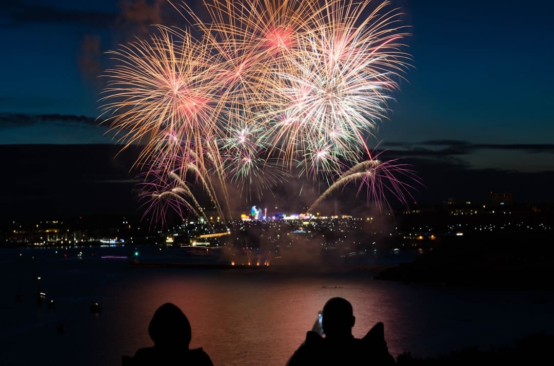 célébrez le nouvel an avec joie et espoir ! découvrez nos idées pour une fête inoubliable, des résolutions inspirantes et des traditions festives à travers le monde. accueillez 2024 avec optimisme et convivialité !