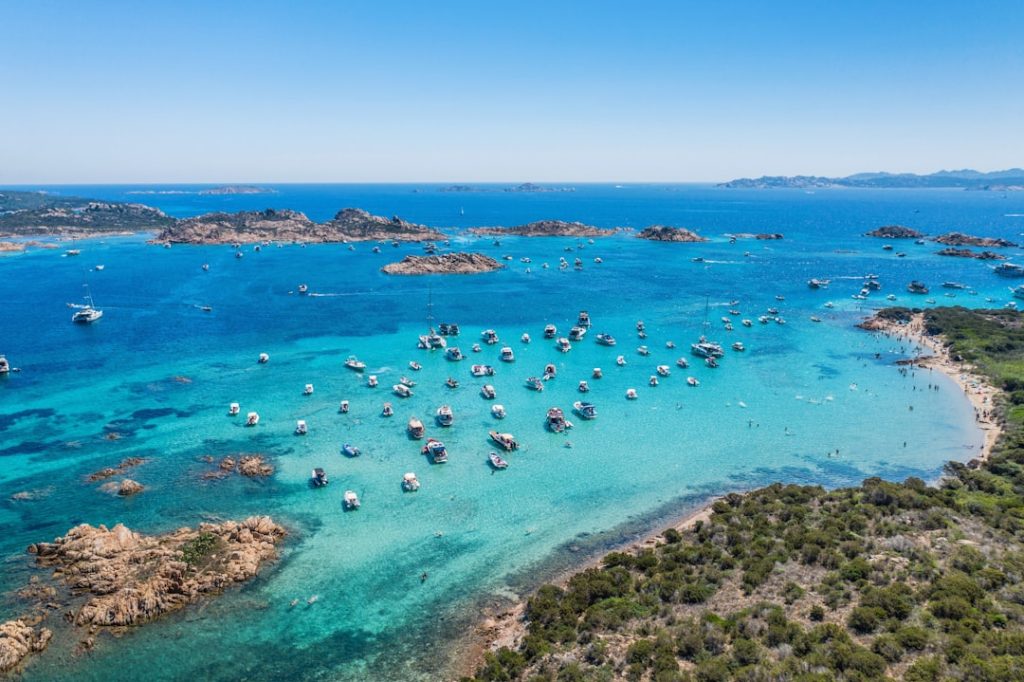 découvrez la beauté authentique de la sardaigne : plages paradisiaques, villages pittoresques, gastronomie savoureuse et patrimoine culturel unique. préparez votre voyage au cœur de la méditerranée.