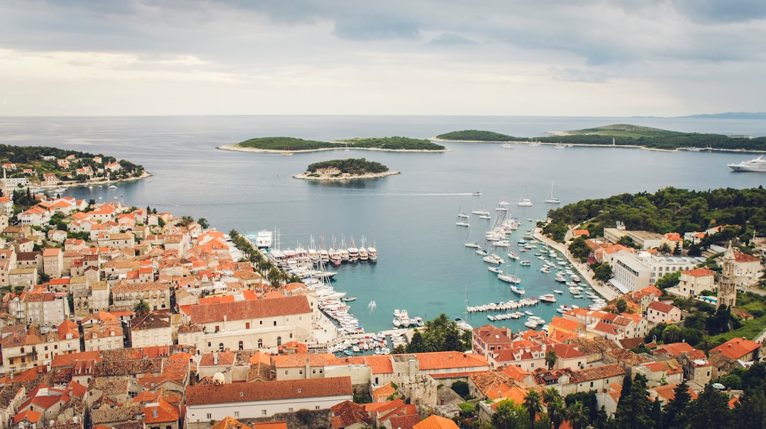 découvrez la meilleure période pour visiter la croatie : conseils météo, événements incontournables et astuces pour un voyage réussi, que vous soyez amateur de plages, de nature ou de culture.