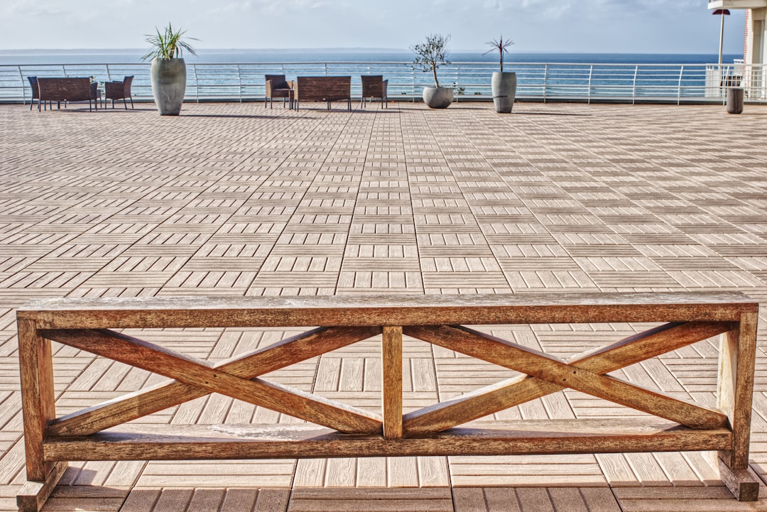 découvrez la bretagne, une région emblématique de la france réputée pour ses paysages côtiers spectaculaires, ses traditions vivantes, sa gastronomie savoureuse et son riche patrimoine culturel. préparez votre voyage en bretagne et laissez-vous séduire par son authenticité.