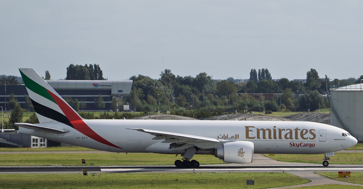 découvrez l’aéroport de lesquin, situé près de lille : informations sur les vols, accès, parkings et services pour faciliter votre voyage depuis ou vers la région des hauts-de-france.