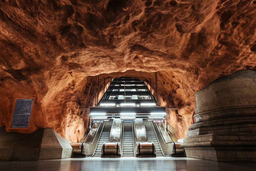 découvrez stockholm, la capitale de la suède, célèbre pour ses îles pittoresques, son histoire fascinante, sa culture nordique et ses sites incontournables à visiter lors de votre prochain voyage.