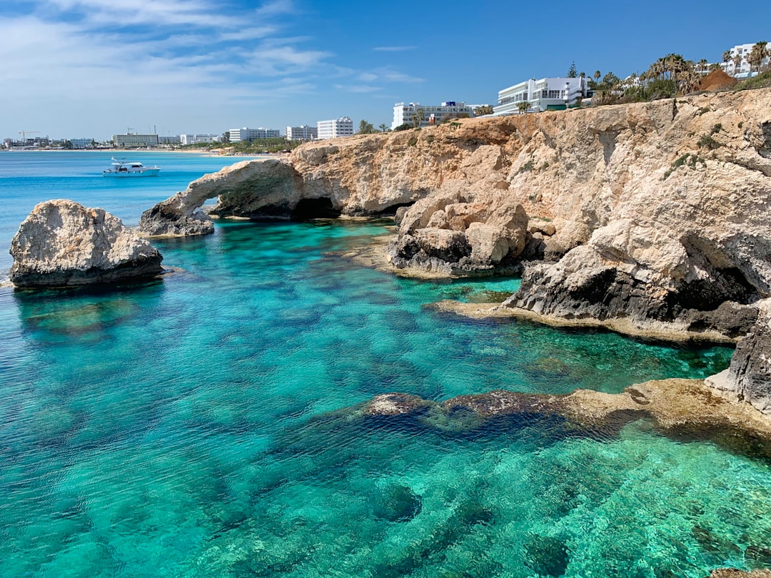 découvrez chypre, île méditerranéenne unique, réputée pour ses plages magnifiques, sa richesse culturelle, ses sites historiques et sa gastronomie. préparez votre séjour avec nos conseils pratiques.