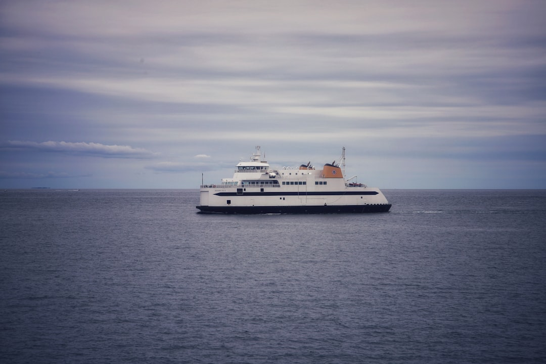 découvrez toutes les informations essentielles sur les ferries : traversées, destinations, tarifs et conseils pour organiser votre voyage en bateau facilement et en toute sécurité.