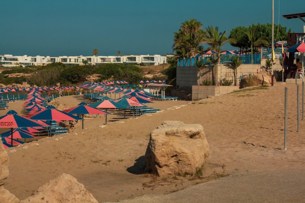 découvrez les meilleures activités à faire à ibiza : plages paradisiaques, sports nautiques, fêtes animées, excursions nature et visites culturelles pour des vacances inoubliables sur l'île espagnole.