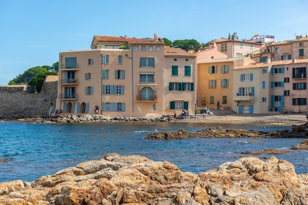 découvrez les meilleures options d'hébergement en corse, alliant confort et authenticité pour un séjour inoubliable au cœur de la méditerranée.