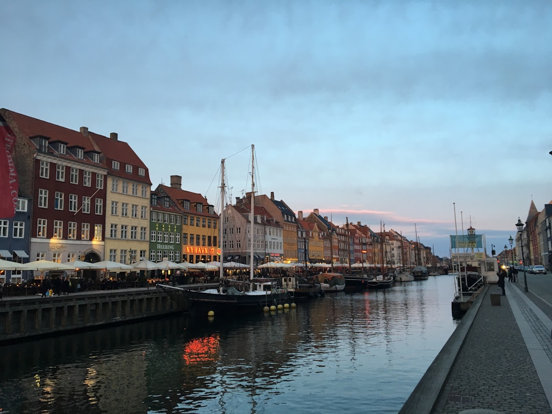 découvrez notre itinéraire complet pour explorer copenhague, avec des conseils sur les sites incontournables, les restaurants locaux et les meilleures activités pour un séjour inoubliable.