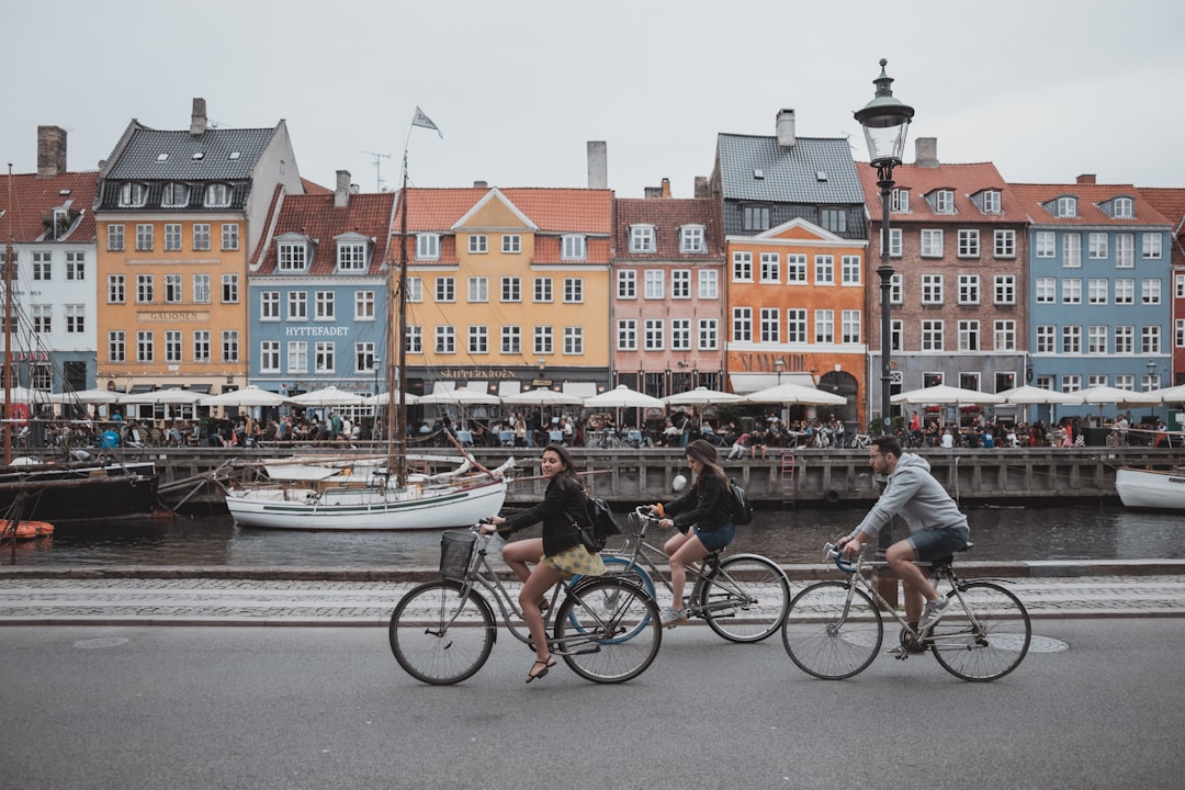 découvrez notre itinéraire complet pour visiter copenhague, incluant les meilleurs sites touristiques, restaurants et activités à ne pas manquer lors de votre séjour.