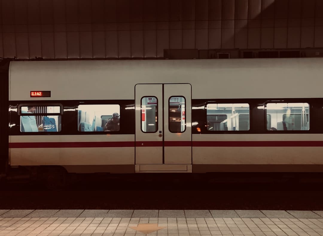 découvrez tout ce qu'il faut savoir sur le métro de rome : plans, tarifs, horaires et conseils pratiques pour vos déplacements dans la capitale italienne.