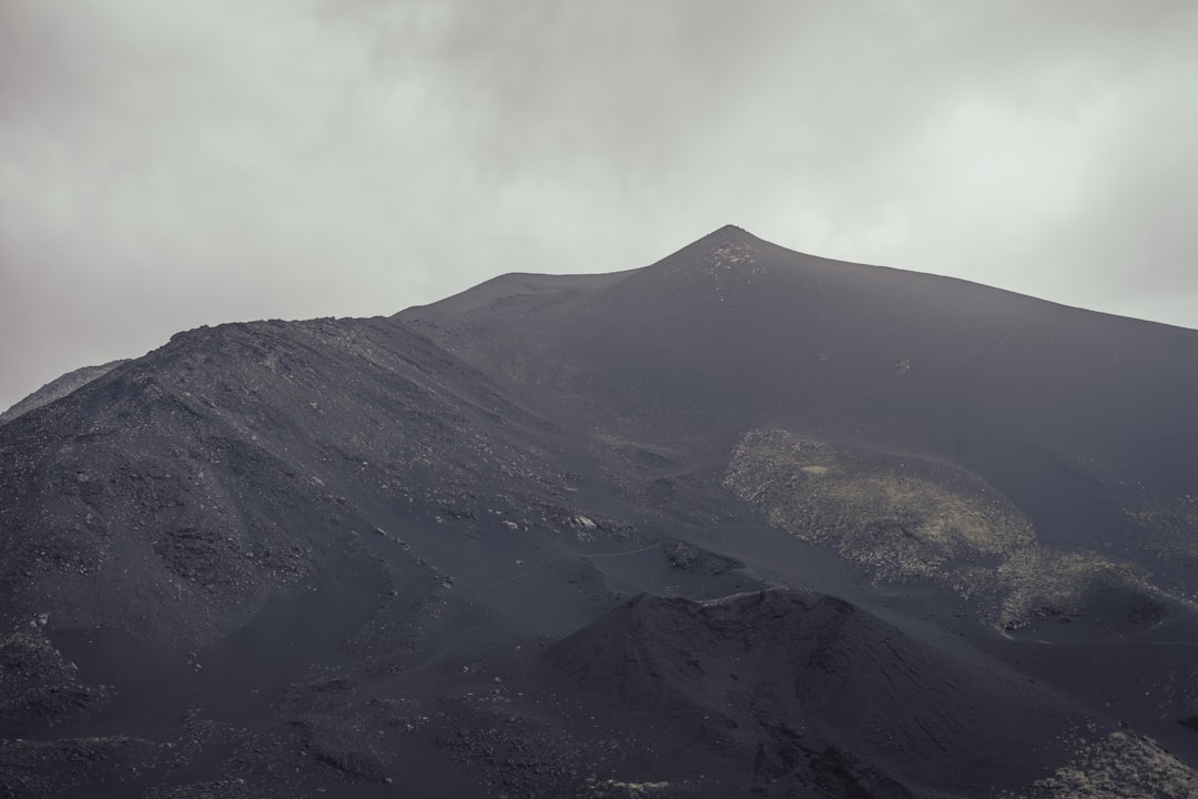 découvrez tenerife en avril : climat agréable, plages ensoleillées et activités uniques pour des vacances inoubliables.