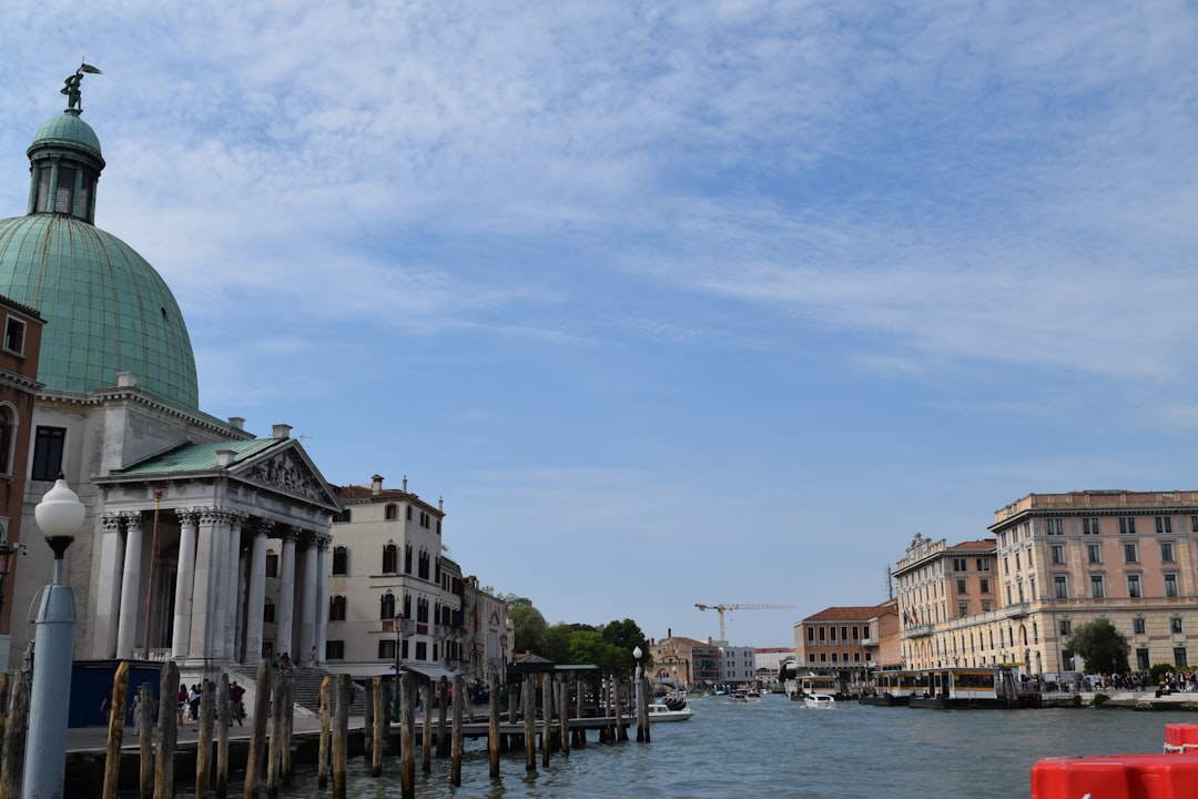 découvrez le venice pass, votre billet tout-en-un pour explorer les sites emblématiques de venise, accéder aux musées et profiter de réductions exclusives. idéal pour préparer votre séjour sans stress !