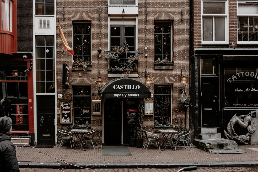 découvrez les meilleurs auberges de jeunesse à amsterdam pour un séjour convivial, économique et inoubliable au cœur de la capitale néerlandaise.