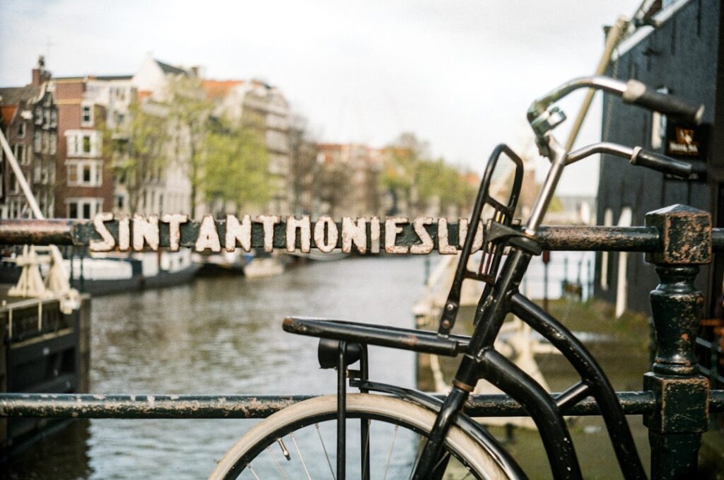 Un séjour de trois jours à Amsterdam : itinéraire et incontournables découvrez un itinéraire complet pour visiter amsterdam, incluant les incontournables, des conseils pratiques et des idées d'activités pour un séjour inoubliable.