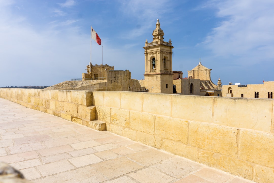découvrez les activités incontournables à malte : plages paradisiaques, sites historiques, festivals vibrants et aventures en pleine nature pour un séjour inoubliable.