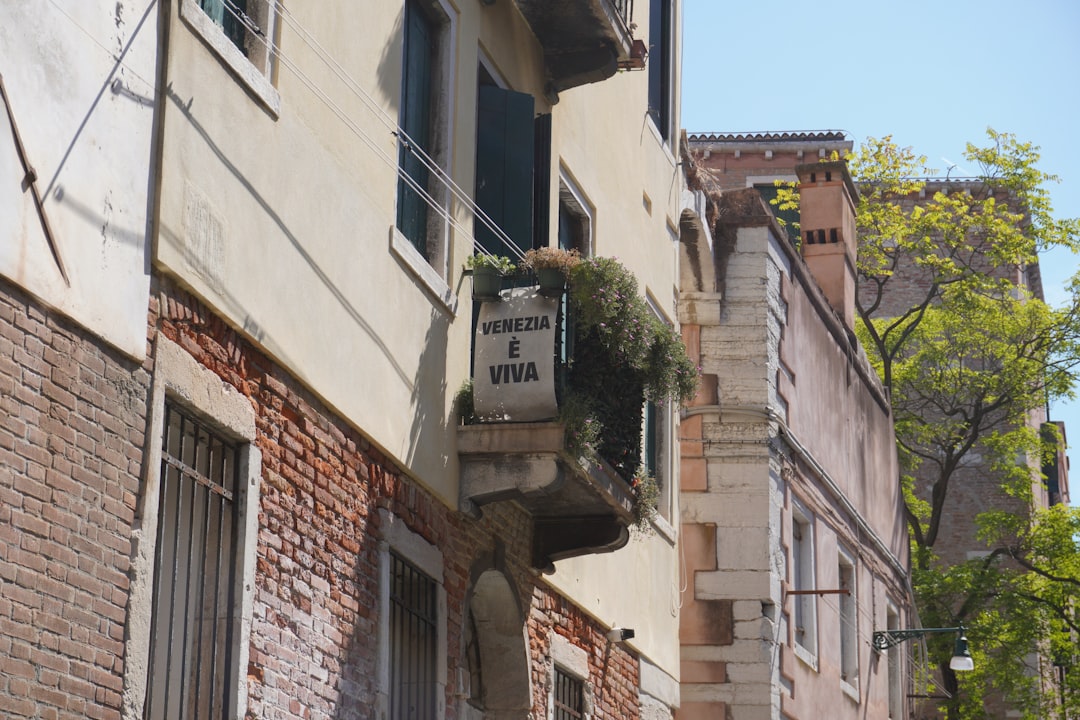 découvrez les meilleures options de parking à venise pour un séjour sans souci, avec des parkings sécurisés proches des attractions principales.