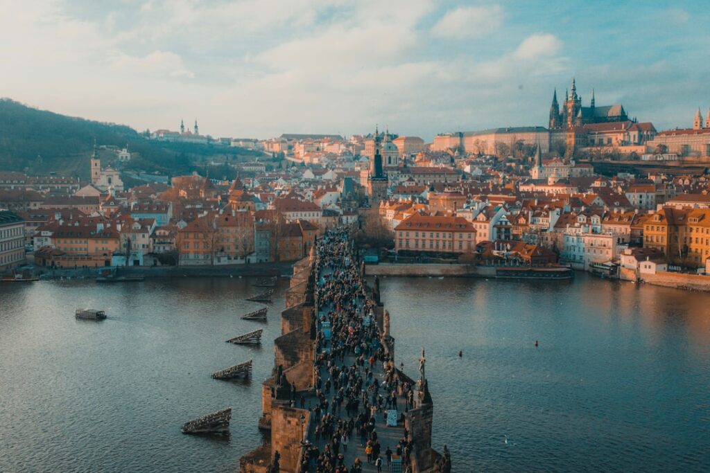 découvrez prague, la capitale historique de la république tchèque, célèbre pour son architecture médiévale, ses ponts pittoresques et son ambiance charmante.