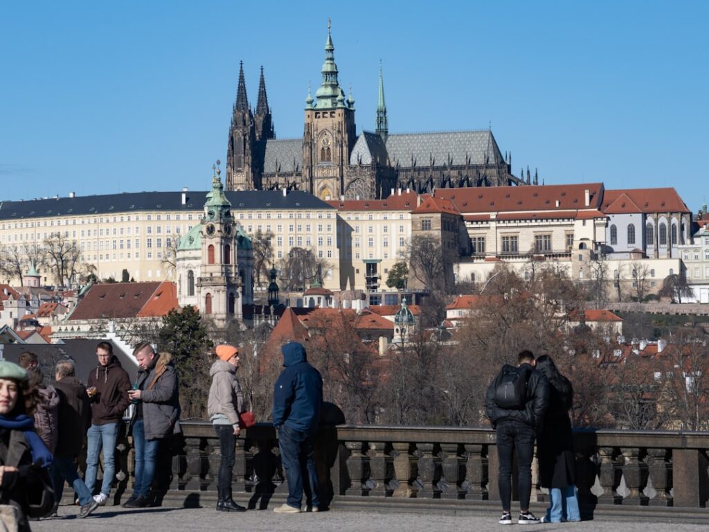 découvrez notre guide complet pour un week-end à prague : activités incontournables, bonnes adresses, conseils pratiques et itinéraires pour profiter pleinement de la capitale tchèque.