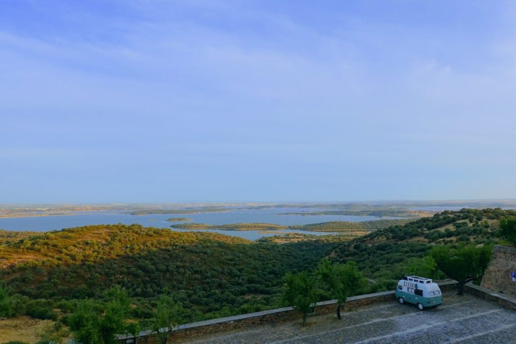 découvrez les meilleurs itinéraires pour un road trip inoubliable au portugal, entre plages, villages pittoresques et paysages époustouflants.