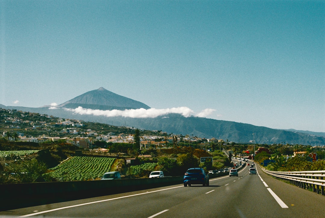 découvrez tenerife en février : profitez d'un climat doux, de paysages spectaculaires et d'activités uniques pour un voyage inoubliable.