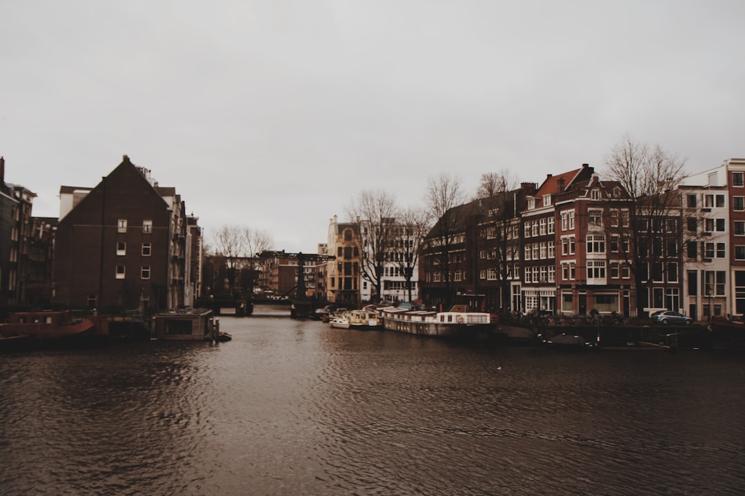 découvrez l'amsterdam pass, votre solution tout-en-un pour explorer amsterdam. accédez facilement aux musées, attractions et transports tout en profitant de réductions exclusives.