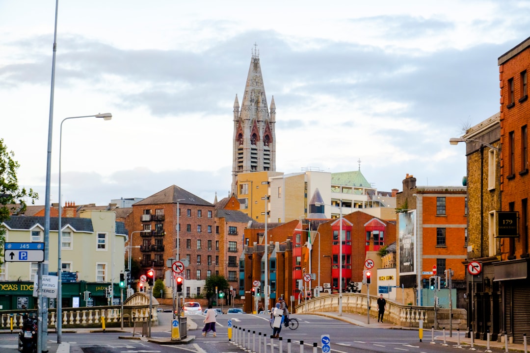 découvrez les meilleures options d'hébergement à dublin, alliant confort, emplacement idéal et prix adaptés à tous les budgets pour un séjour inoubliable.