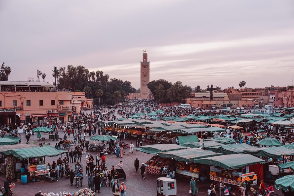 découvrez un itinéraire incontournable à marrakech pour explorer ses trésors culturels, ses souks animés, et ses monuments historiques en quelques jours.
