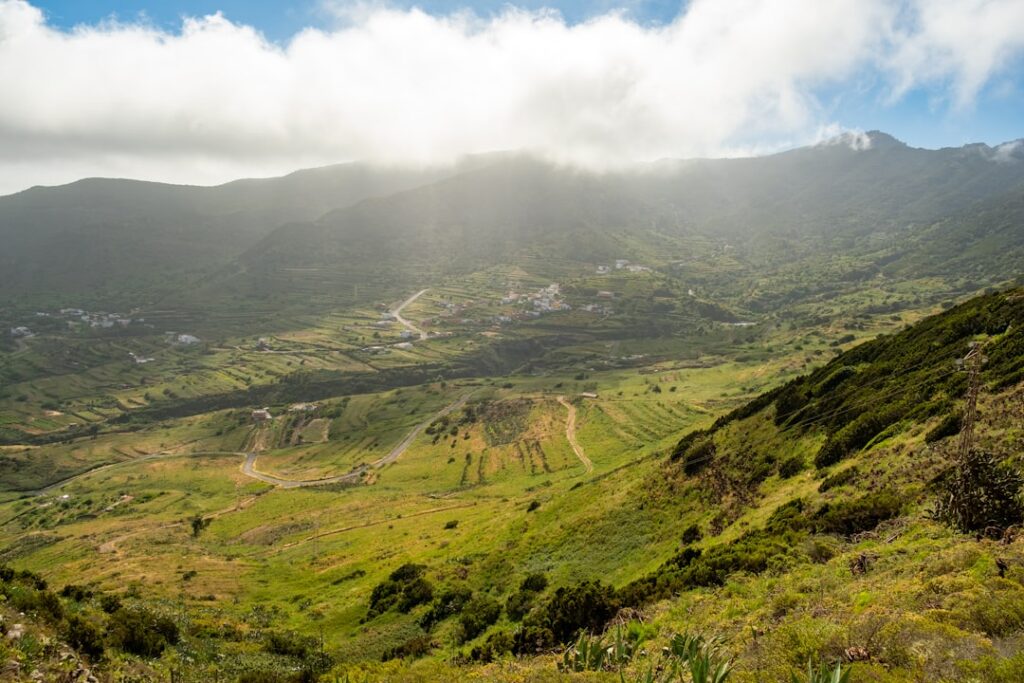 découvrez les meilleures activités à tenerife : plages, randonnées, sports nautiques et sites culturels pour des vacances inoubliables.