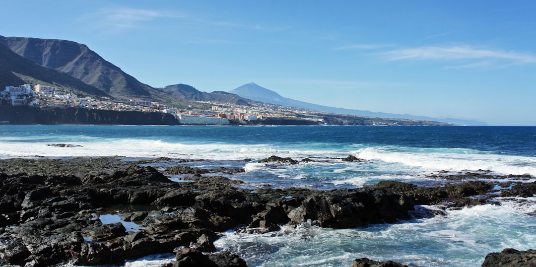 découvrez les meilleures activités à tenerife : plages, randonnées, sports nautiques et visites culturelles pour un séjour inoubliable.