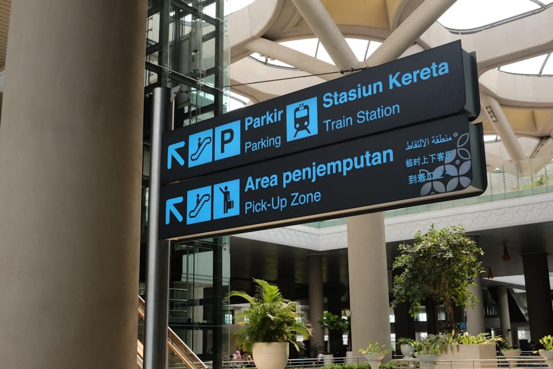 découvrez nos solutions de stationnement sécurisé à l'aéroport, à proximité des terminaux, pour un voyage en toute sérénité et au meilleur prix.