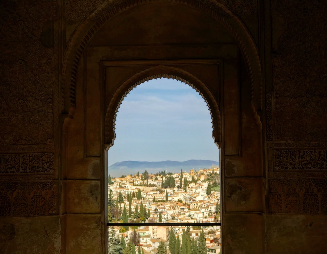 découvrez l'andalousie, une région riche en histoire, culture et paysages magnifiques entre mer et montagnes.