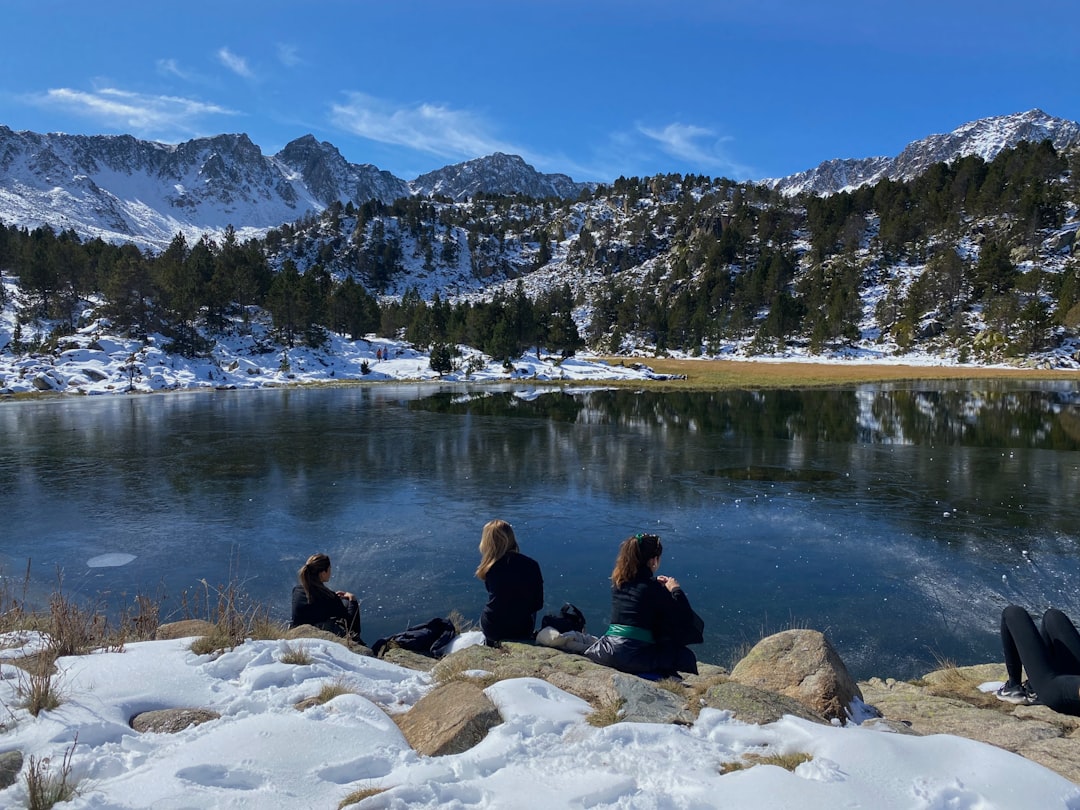 découvrez andorre, une destination pittoresque nichée dans les pyrénées, idéale pour le ski, la randonnée et le shopping détaxé.