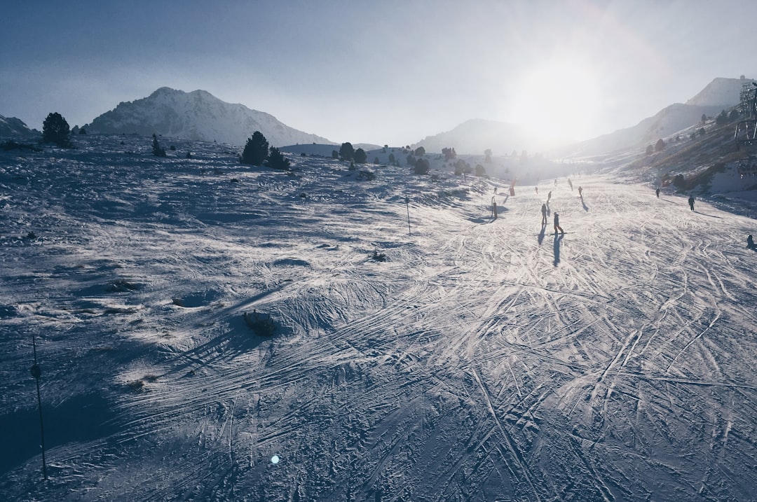 découvrez andorre, une destination pittoresque nichée dans les pyrénées, idéale pour le ski, la randonnée et le shopping détaxé.