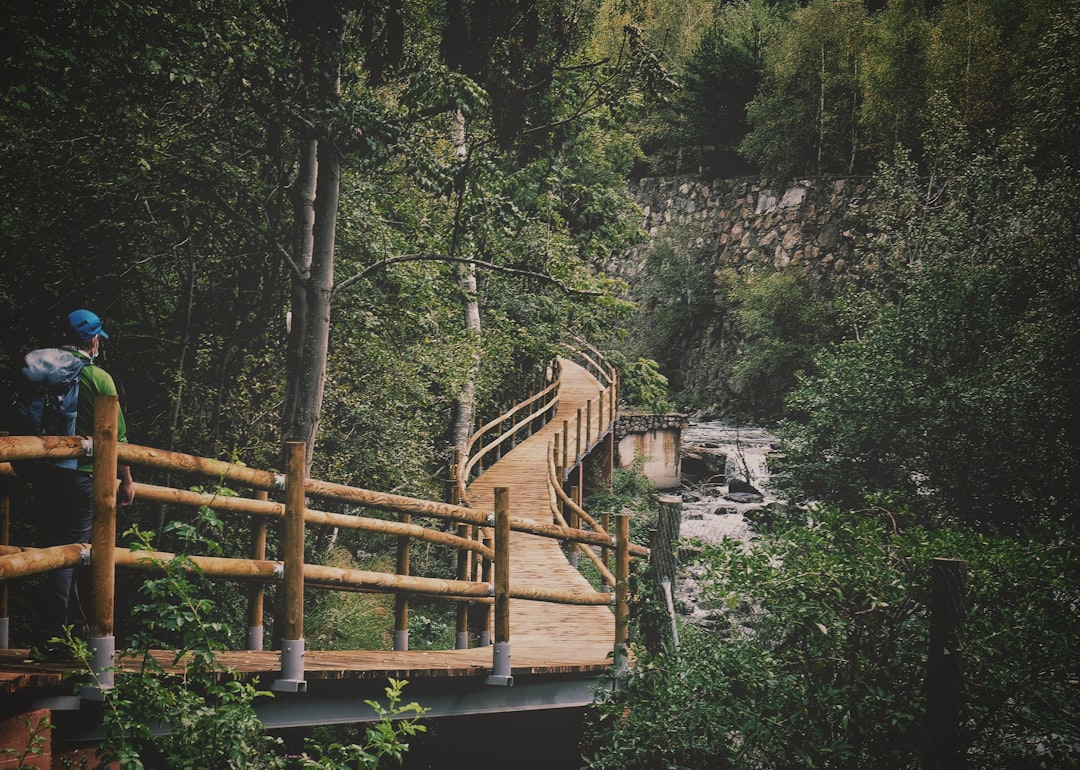 découvrez andorre, une destination unique entre montagne et culture, idéale pour les amateurs de nature, de ski et de shopping détaxé.