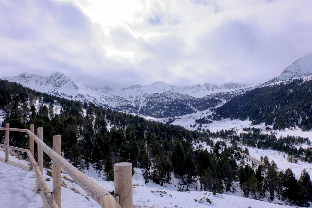 découvrez andorre, une destination unique entre france et espagne, réputée pour ses montagnes, ses stations de ski, son shopping détaxé et son riche patrimoine culturel.