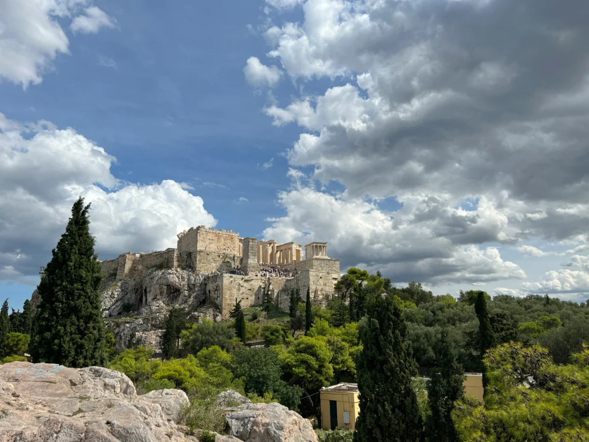 Visiter Athènes minutieusement avec son pass : un itinéraire à deux à ne pas manquer