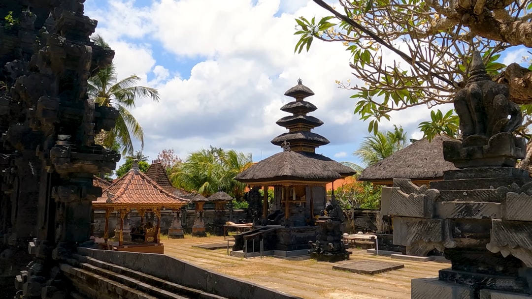 découvrez le guide de voyage complet pour bali en août : météo, activités, festivals et conseils pour un séjour inoubliable sur l'île des dieux.