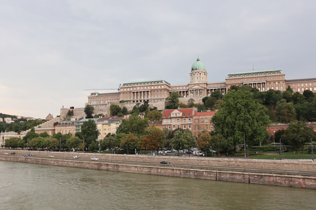 découvrez les meilleures options d'hébergement à budapest pour un séjour confortable et inoubliable. trouvez votre logement idéal au meilleur prix !
