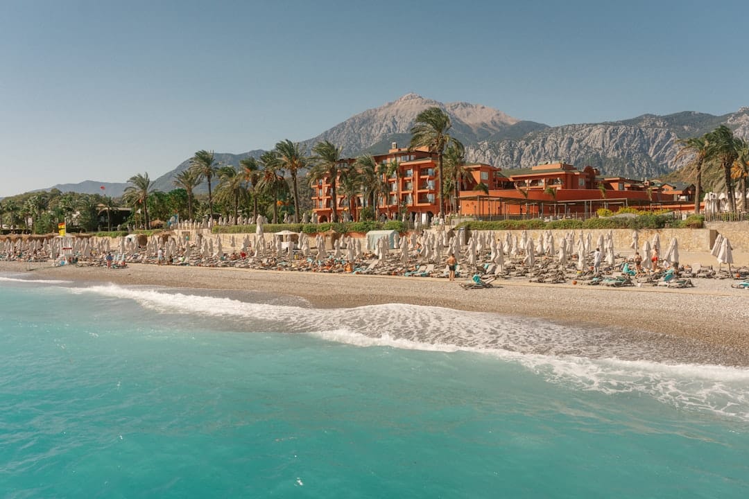 découvrez les meilleures options d'hébergement à antalya, des hôtels de luxe aux appartements confortables, pour un séjour inoubliable au bord de la mer méditerranée.