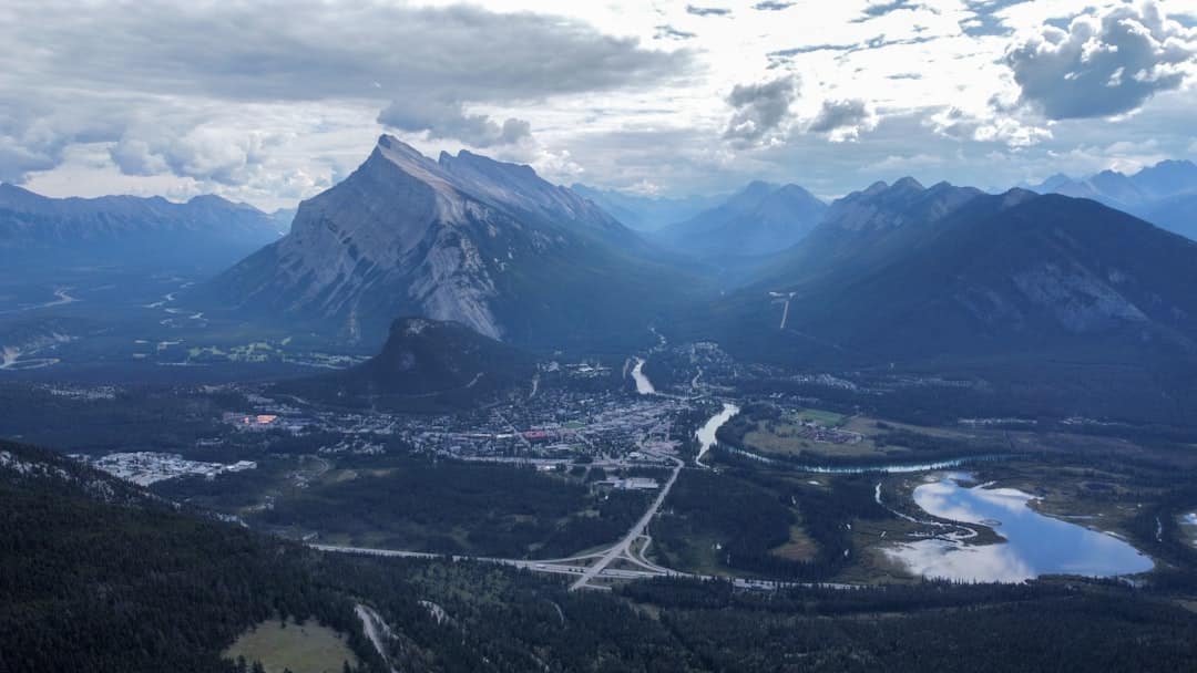 découvrez les plus beaux itinéraires pour un road trip au canada, entre paysages grandioses, nature sauvage et villes emblématiques.