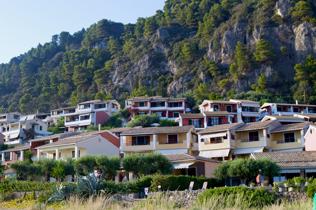 découvrez les activités incontournables à corfou, entre plages paradisiaques, patrimoine historique et paysages naturels à couper le souffle.