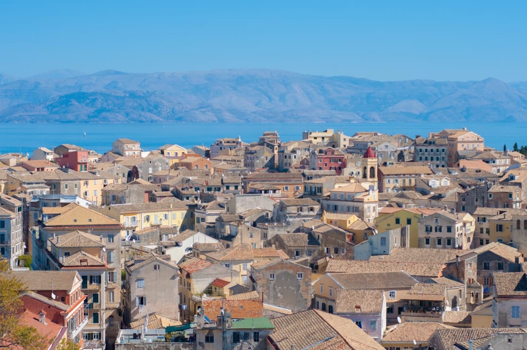découvrez les activités incontournables à corfou, des plages magnifiques aux sites historiques en passant par les aventures en plein air pour un séjour inoubliable.