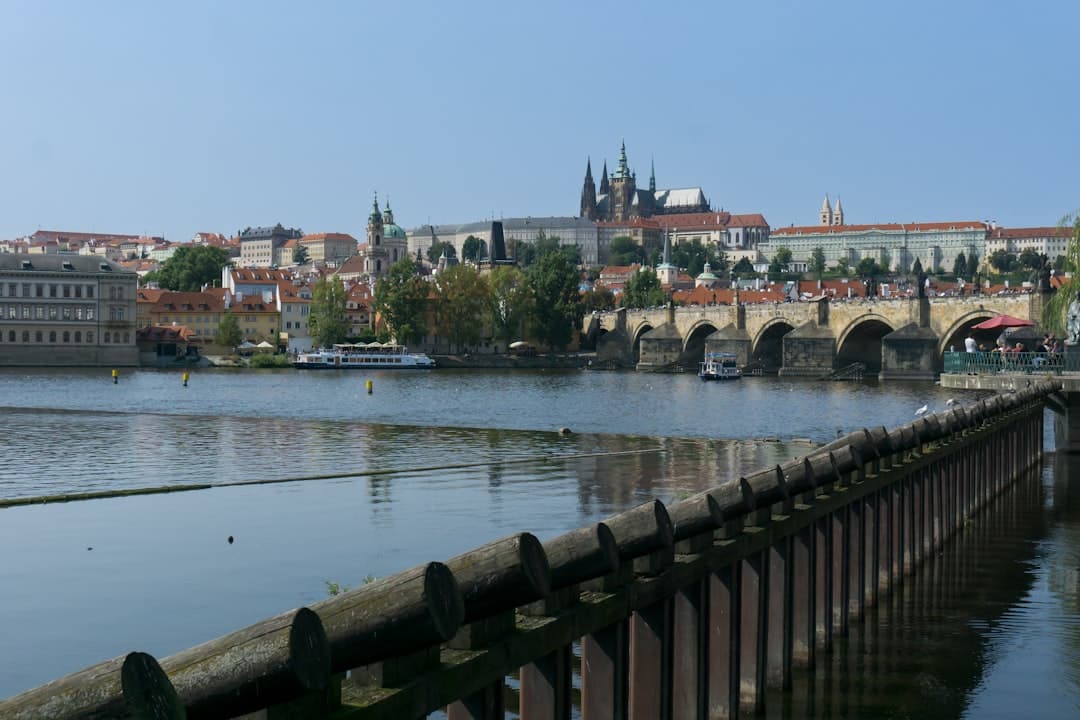 découvrez la prague card, votre pass tout-en-un pour accéder facilement aux principales attractions de prague, économiser sur les visites et profiter des transports gratuits.