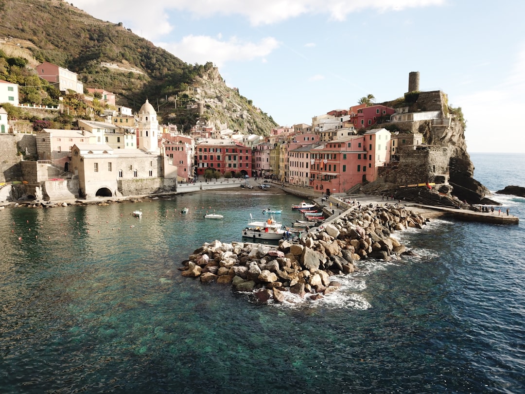 découvrez les meilleurs hébergements à la spezia pour un séjour confortable et mémorable. trouvez votre logement idéal parmi notre sélection d'hôtels, appartements et maisons de vacances.