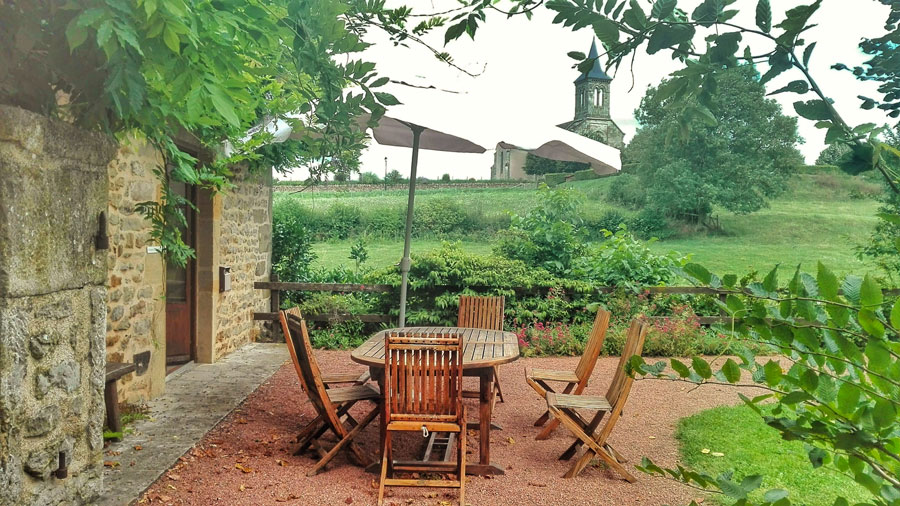 ferme-auberge-collines-exterieur