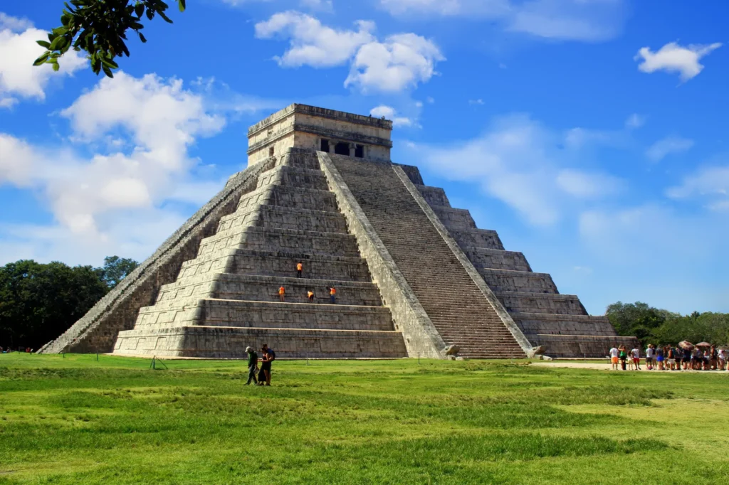 Stunning view of El Castillo pyramid at Chichén-Itzá, a famous Mayan landmark.