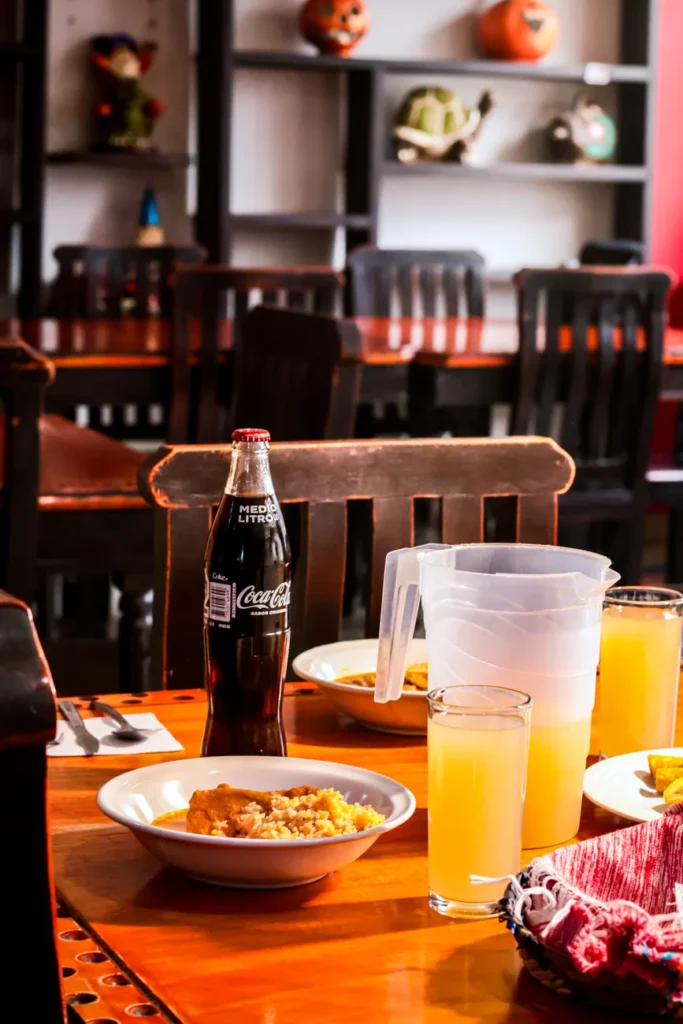 Vibrant table setting with food and drinks in a Mexican restaurant, capturing the essence of local dining culture.