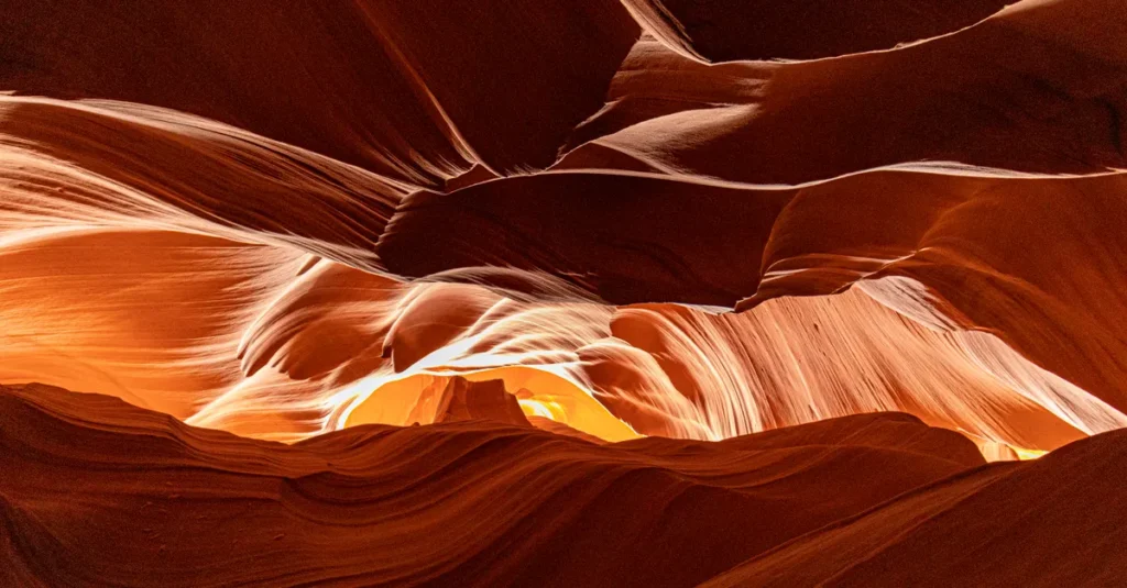 Arizona à deux : les meilleurs slot canyons (du sunbeam d’Upper Antelope au “moins bondé” d’Antelope X) Explore the mesmerizing sandstone formations in Antelope Canyon, Arizona.